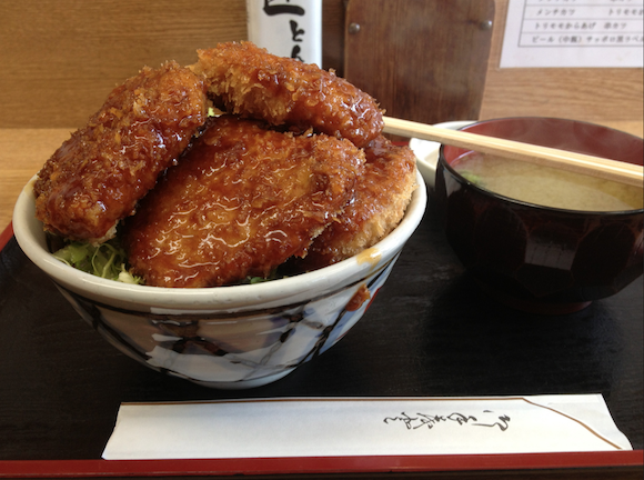 胃袋がはちきれるようなソースカツ丼。