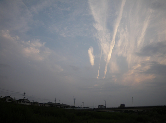 午後７時の空。まだまだ釣れる。