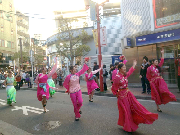 中華街で2014媽祖祭（まそさい）。きれい、かわいい、たのしい。