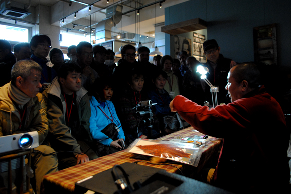 北海道からやって来た備前貢さんのデモも大人気だった。さすがのタイイング・テクニック。