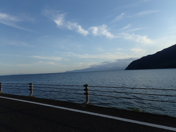 琵琶湖へ釣りで来るのは初めて。かんぜんに海です。