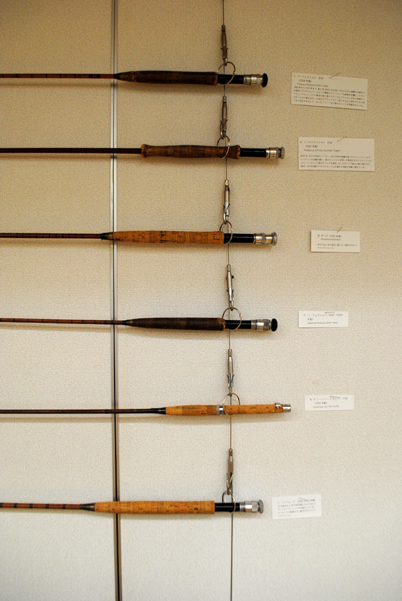 （上から）　ＪＪＨドライフライ（1947）、ポープ（1922）、パーフェクション（1933）、グリーンハート製ロッド（1934）、ハルフォード（1936）